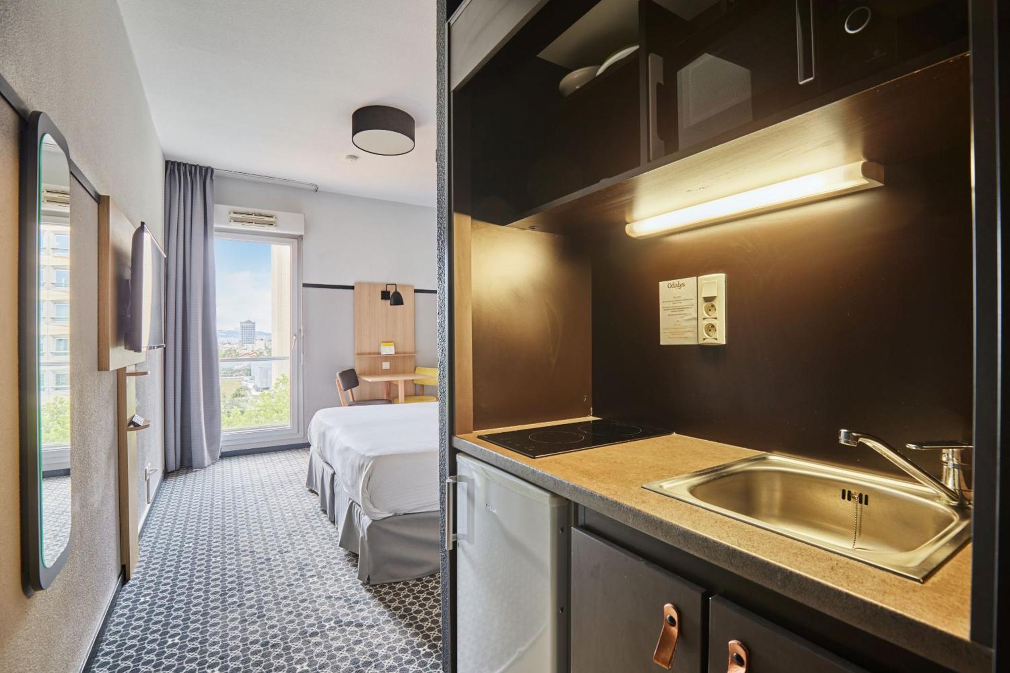 Appart'Hotel Odalys City - Bioparc Lyon Est Exterior photo