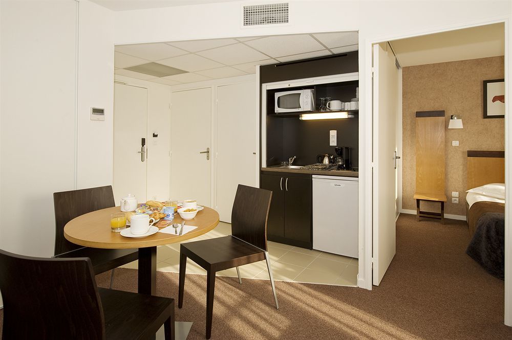 Appart'Hotel Odalys City - Bioparc Lyon Est Room photo